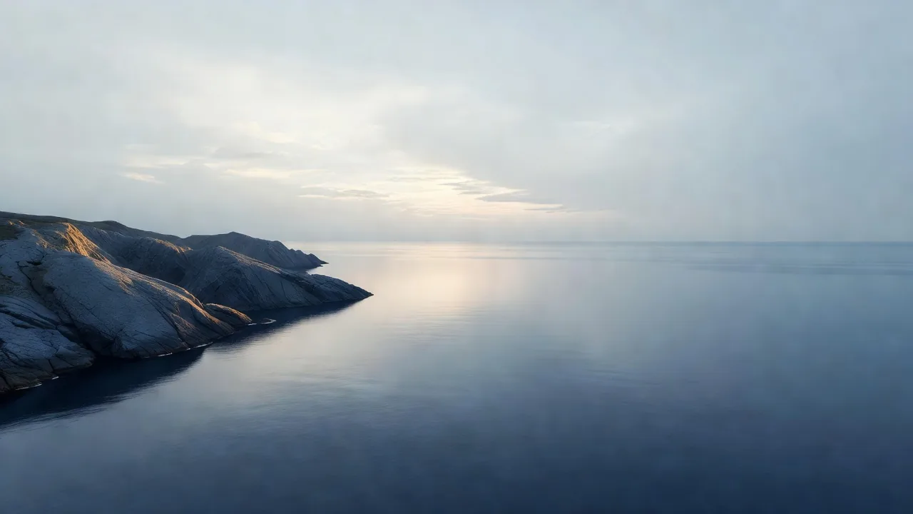 夜明けの崖と海